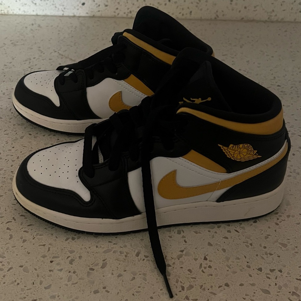 Worn once Nike sneakers
